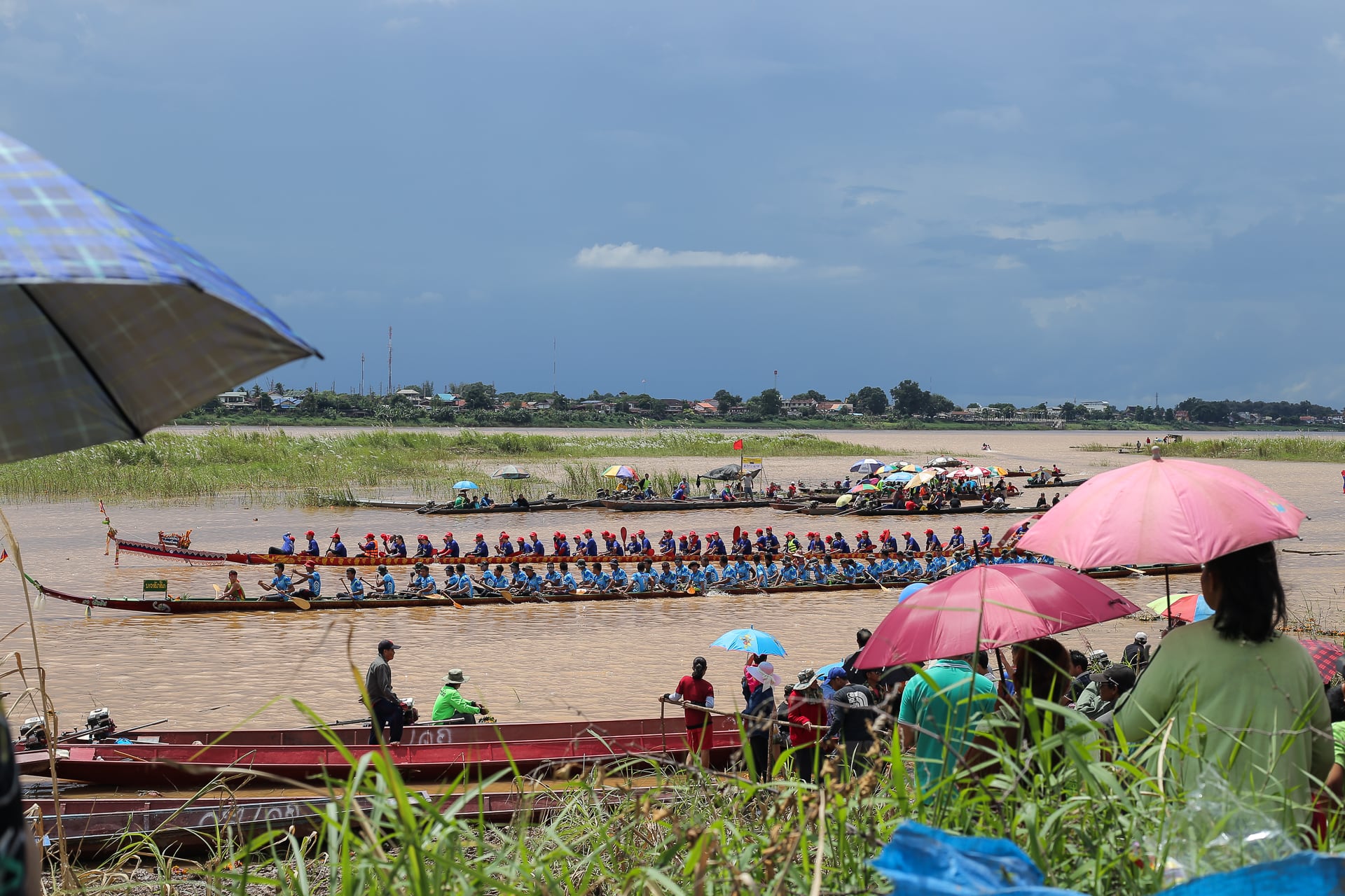 boat-racing-festival-laos-excelnotes